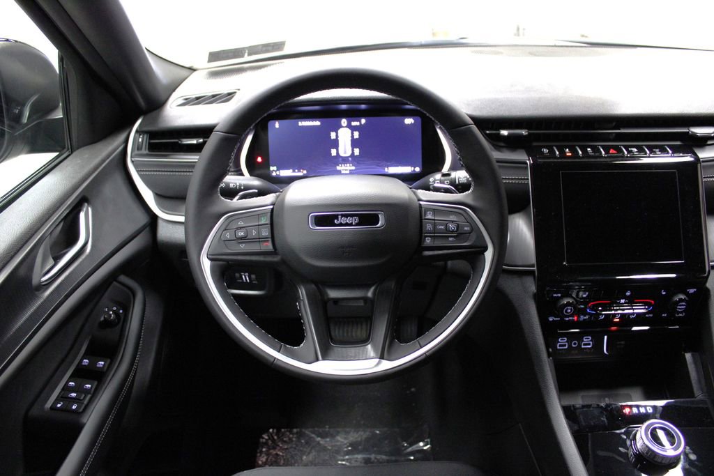 New 2025 Jeep Grand Cherokee Laredo X w/ Luxury Tech Group I image 12