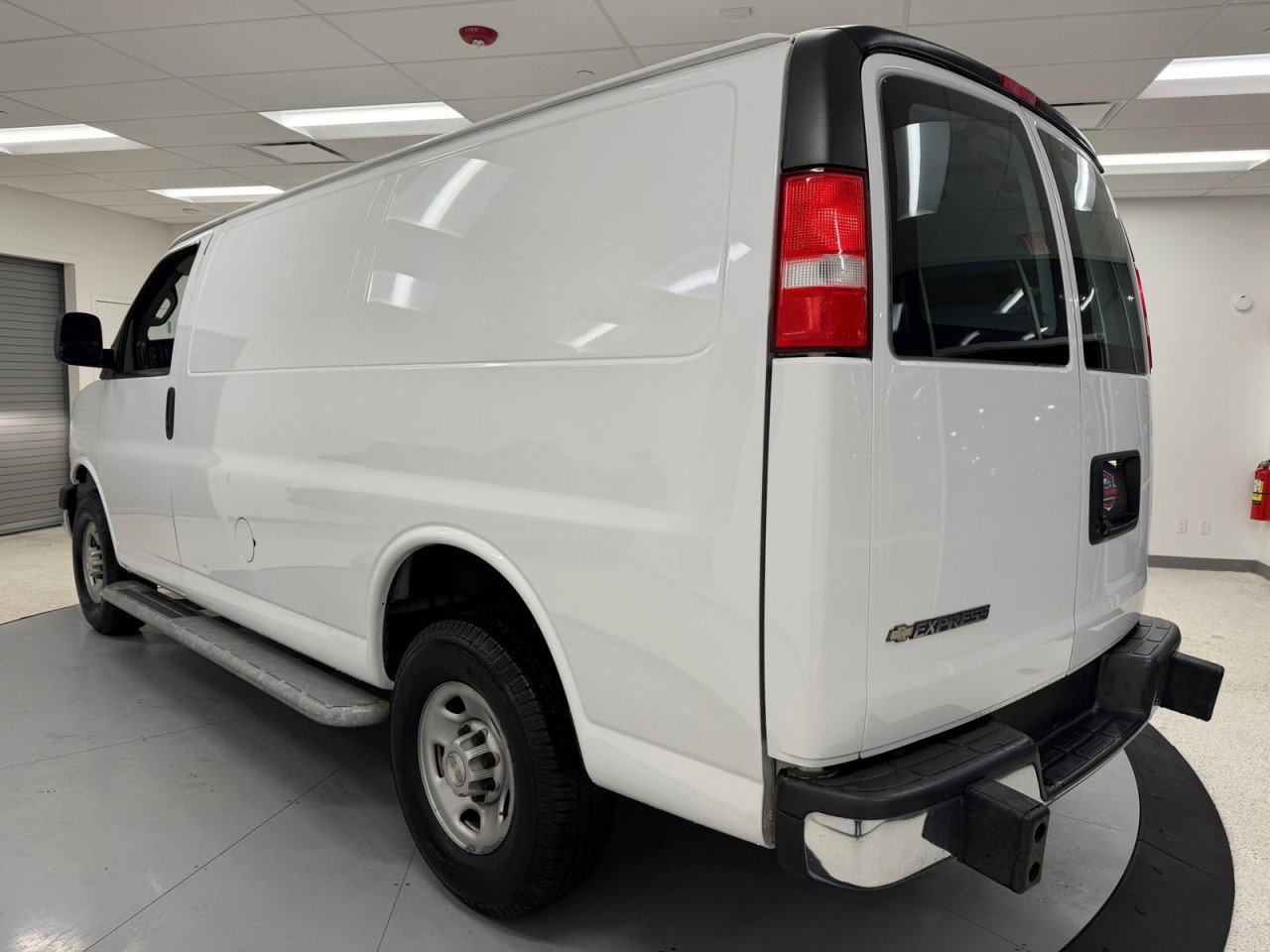 Used 2023 Chevrolet Express 2500 w/ Driver Convenience Package image 5