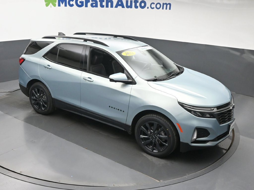 Used 2022 Chevrolet Equinox RS w/ Infotainment Package AWD/4WD image 3