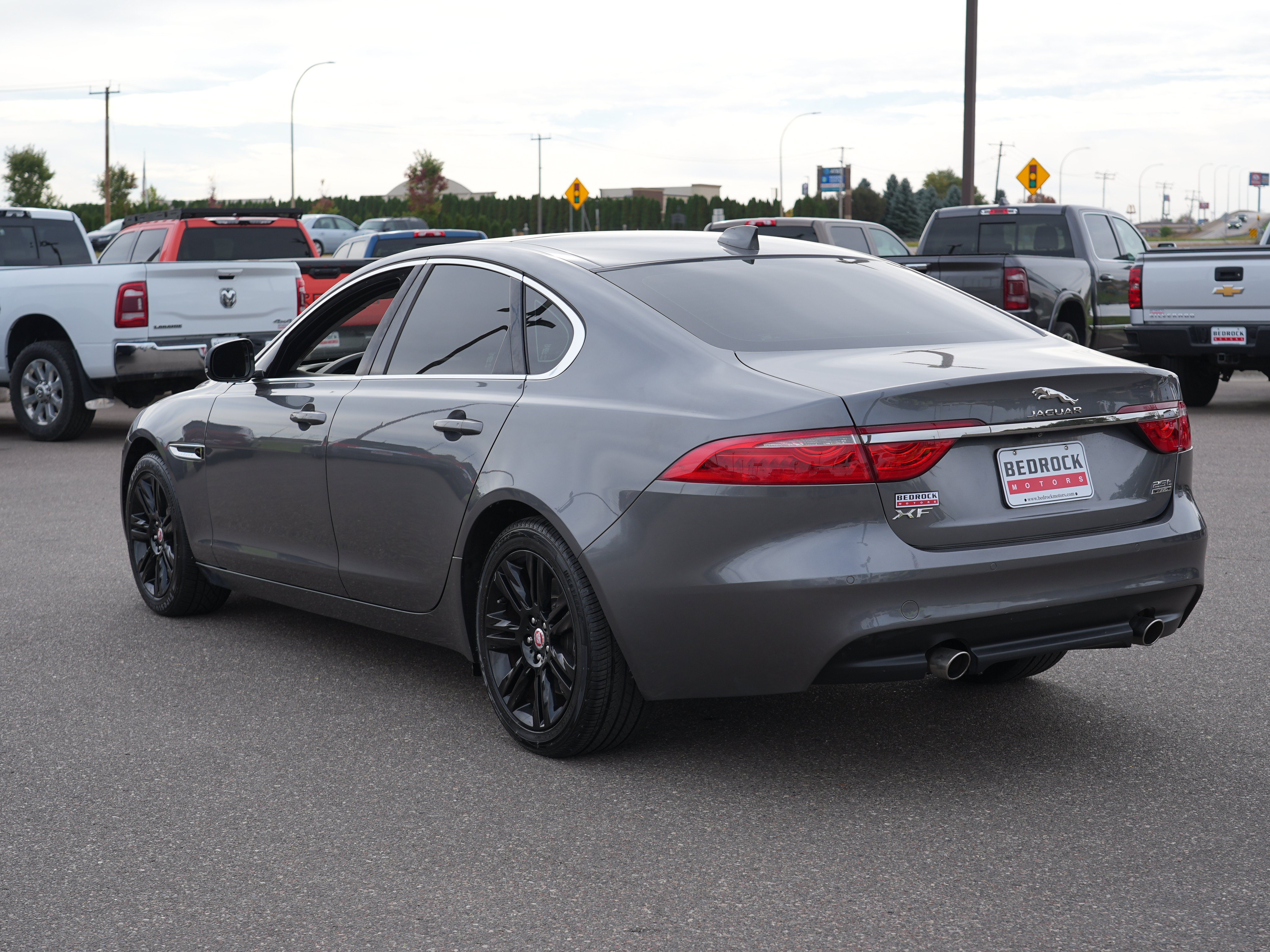Used 2018 Jaguar XF Premium AWD/4WD image 5