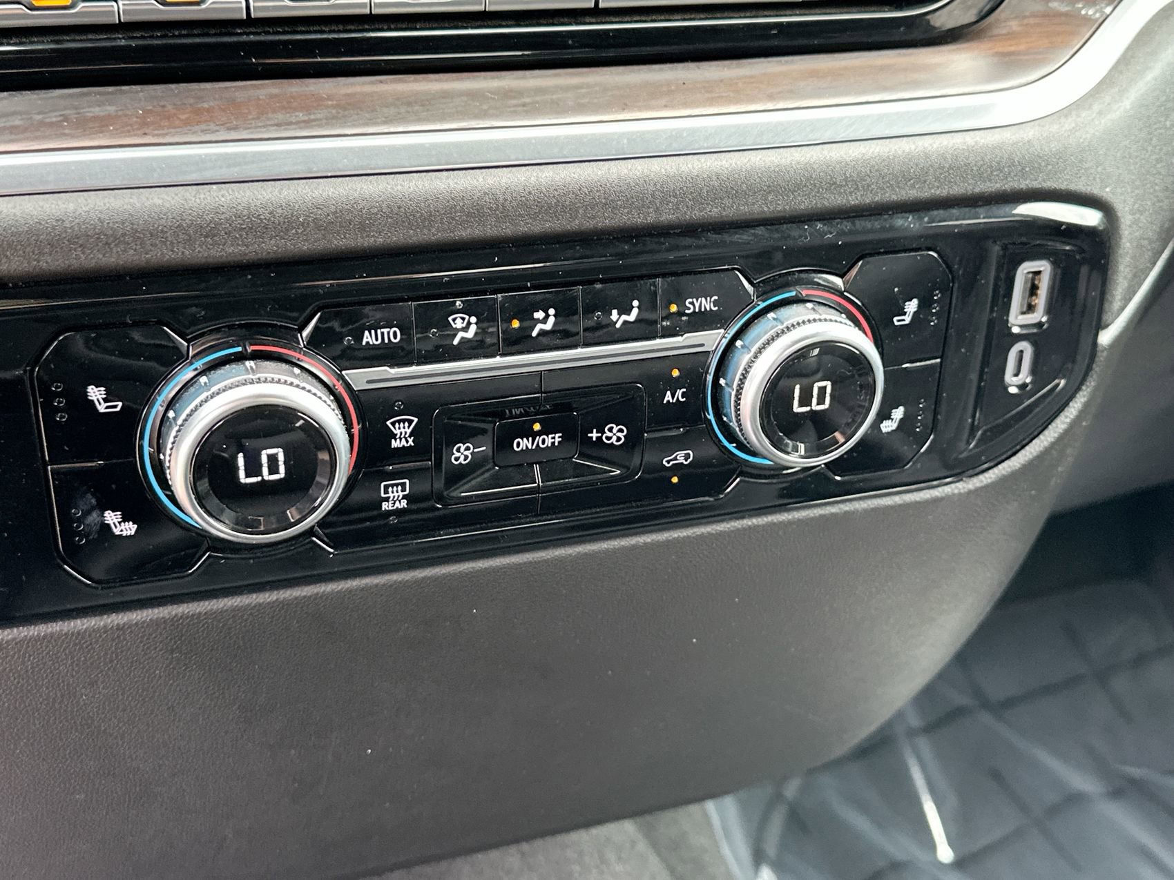 Used 2025 GMC Sierra 1500 SLT AWD/4WD image 18