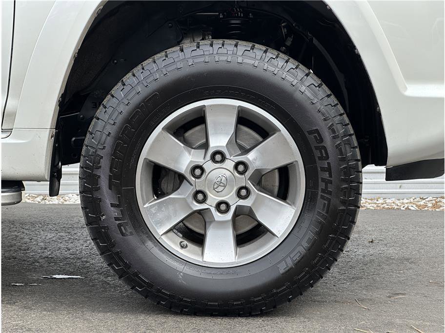 Used 2012 Toyota 4Runner SR5 w/ Convenience Pkg AWD/4WD image 29