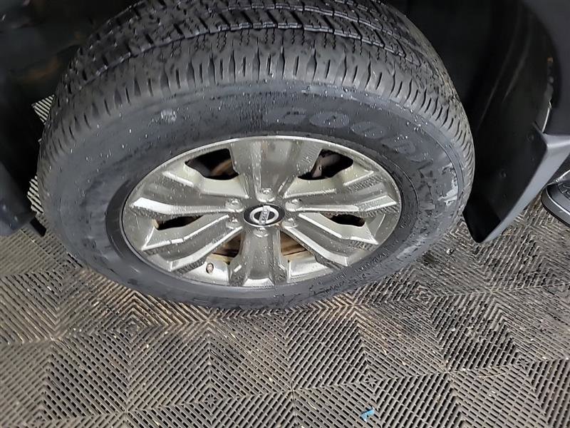 Used 2019 Nissan Titan SL w/ Chrome Package image 10