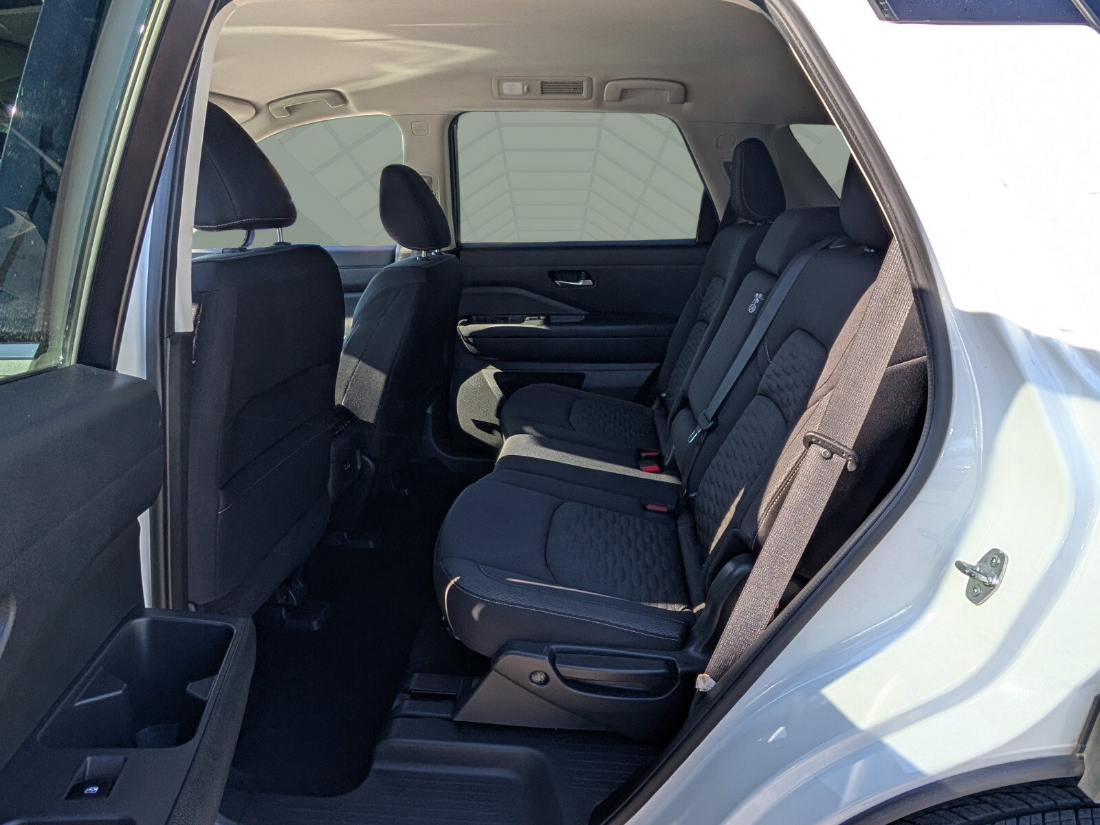 Used 2022 Nissan Pathfinder SV image 10