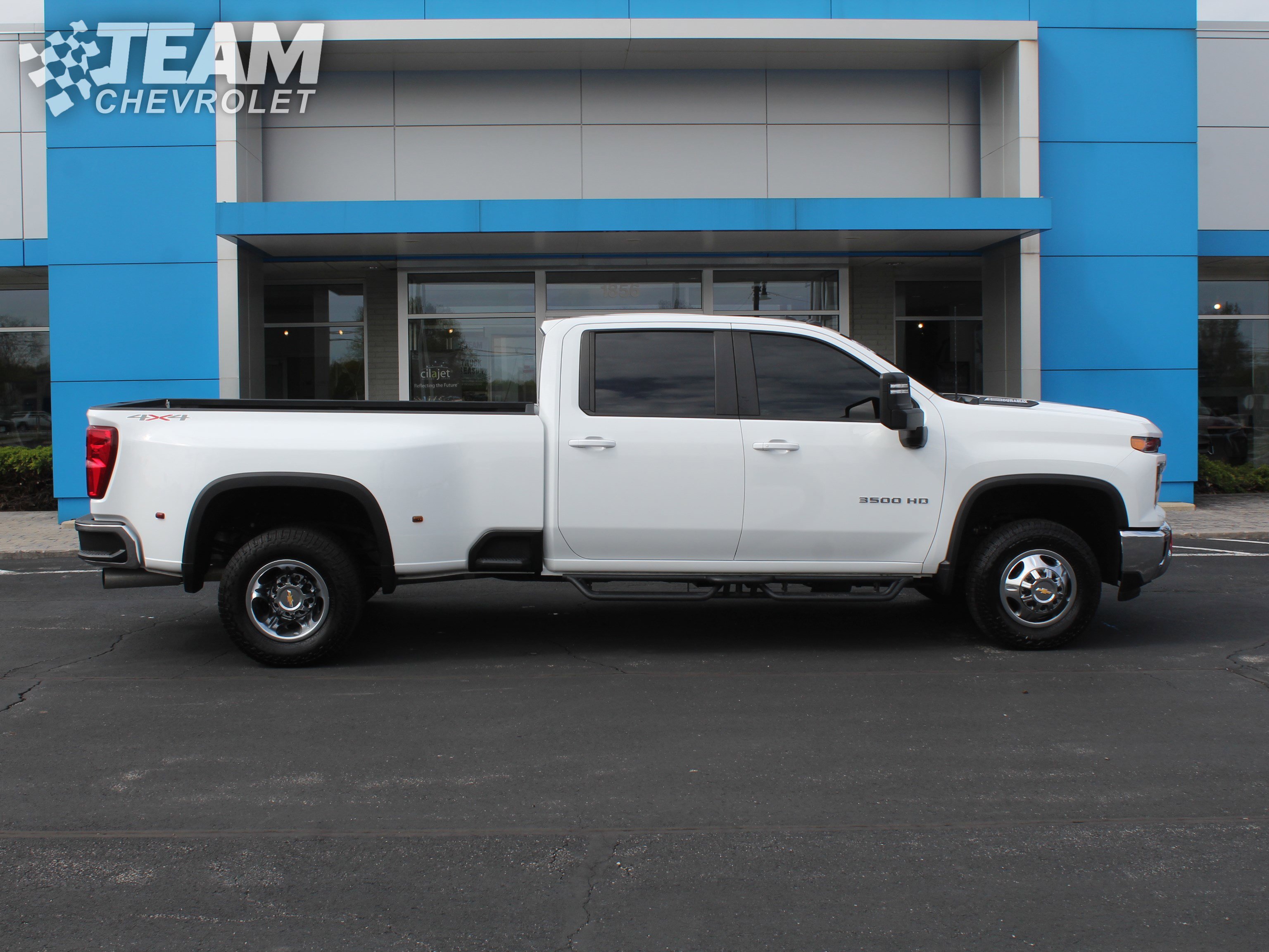 Used 2024 Chevrolet Silverado 3500 LT w/ Convenience Package AWD/4WD image 3