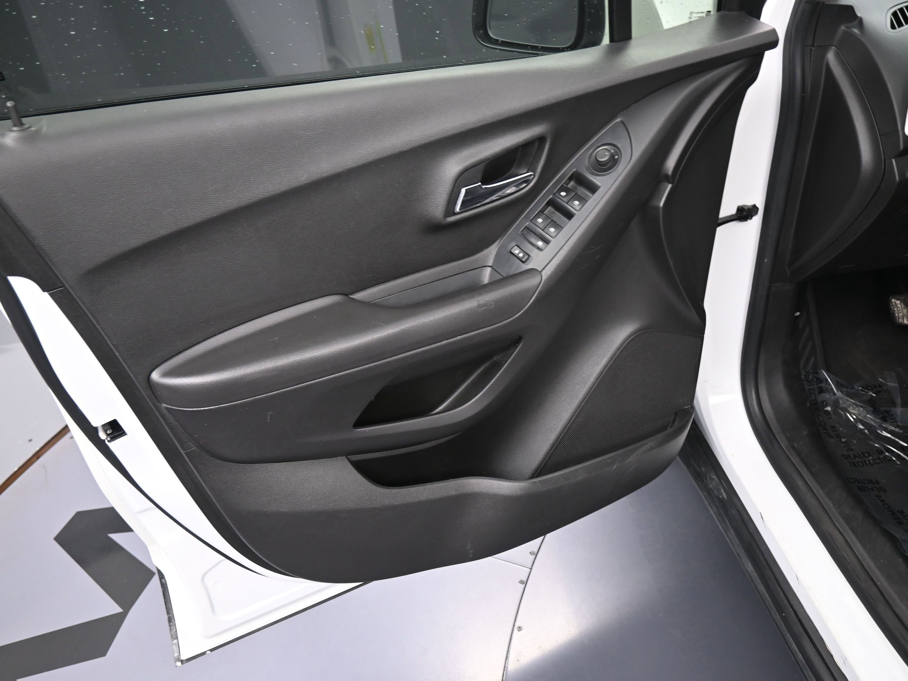 Used 2020 Chevrolet Trax LS image 13