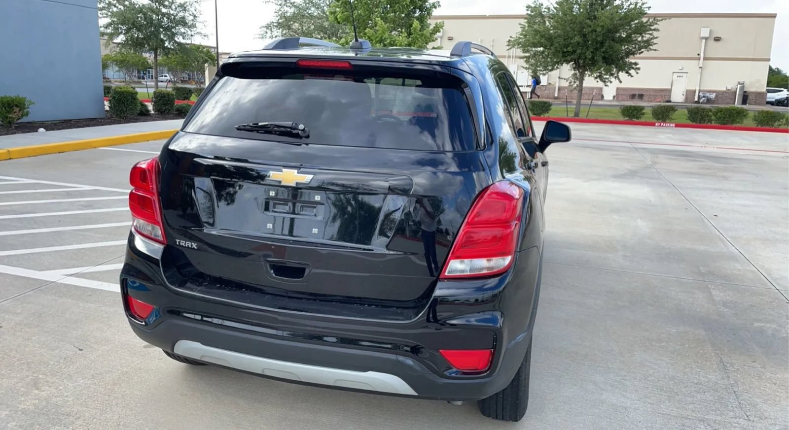 Used 2021 Chevrolet Trax LT w/ LT Convenience Package FWD image 22