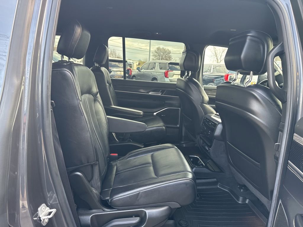 Used 2022 Jeep Wagoneer Series III w/ Flexible Seating Group image 25