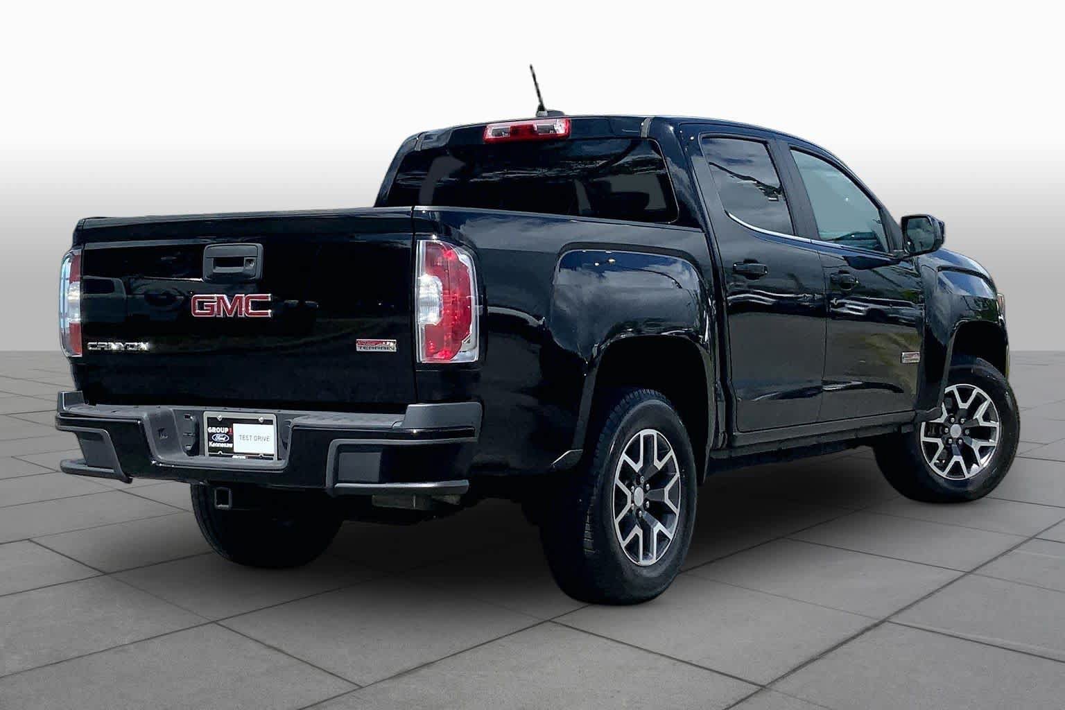 Used 2015 GMC Canyon SLE w/ All-Terrain Package RWD image 12