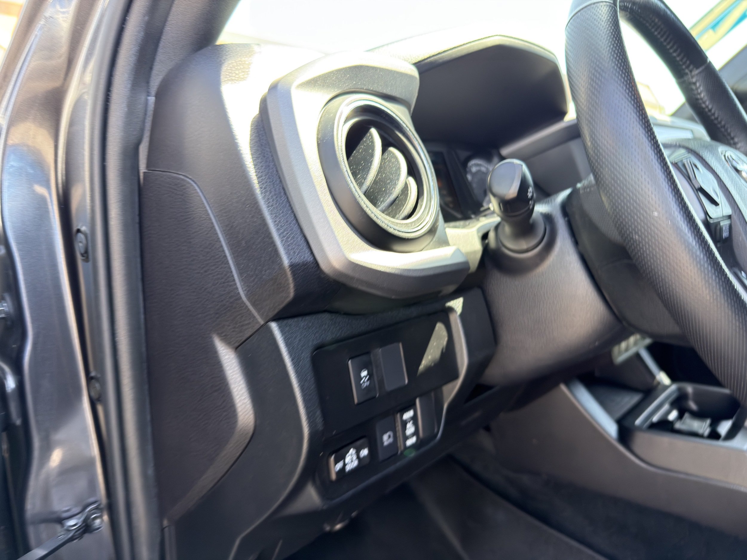 Used 2021 Toyota Tacoma TRD Off-Road w/ Technology Package AWD/4WD image 28
