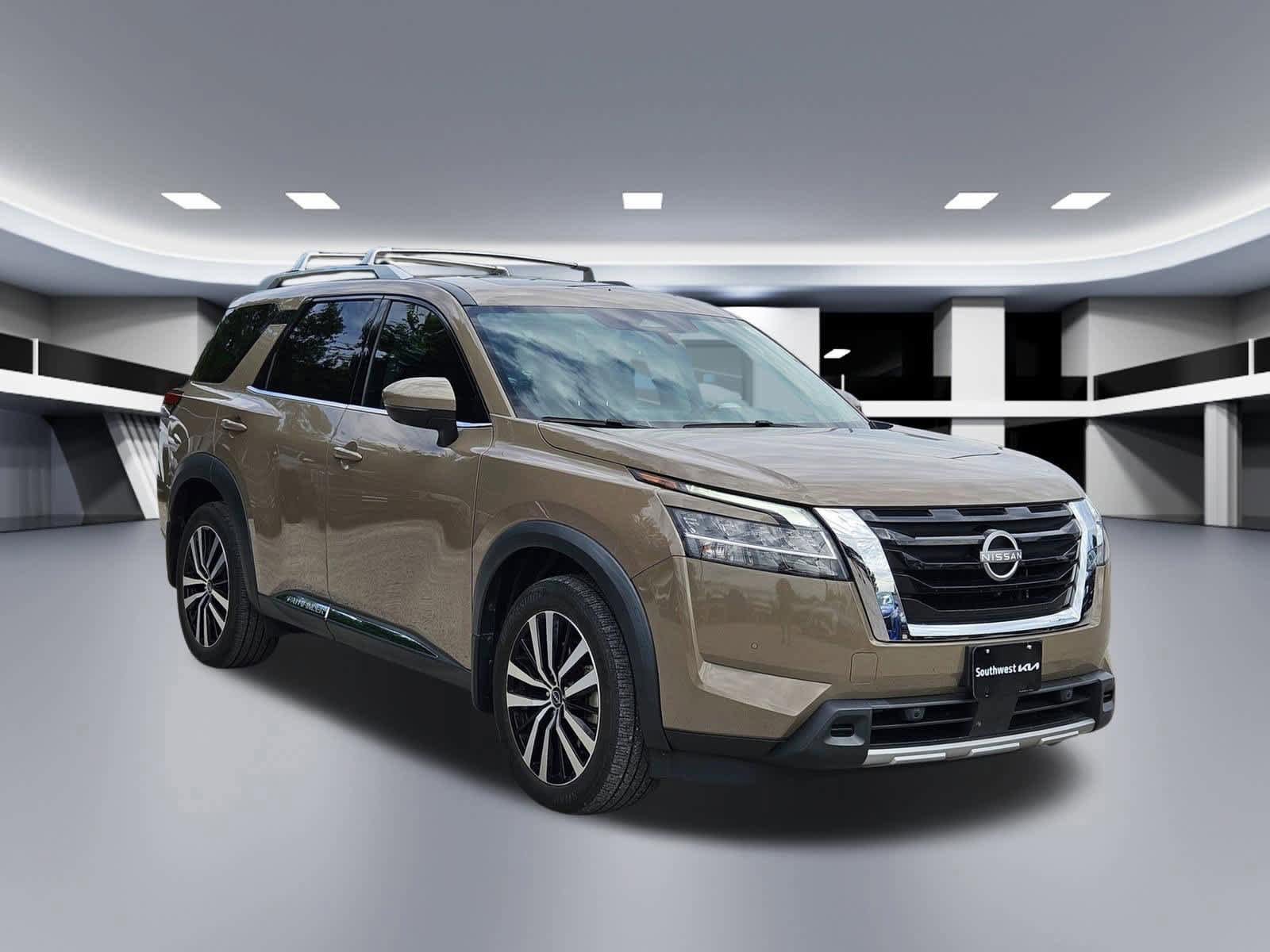 Used 2023 Nissan Pathfinder Platinum w/ Cargo Package AWD/4WD image 4