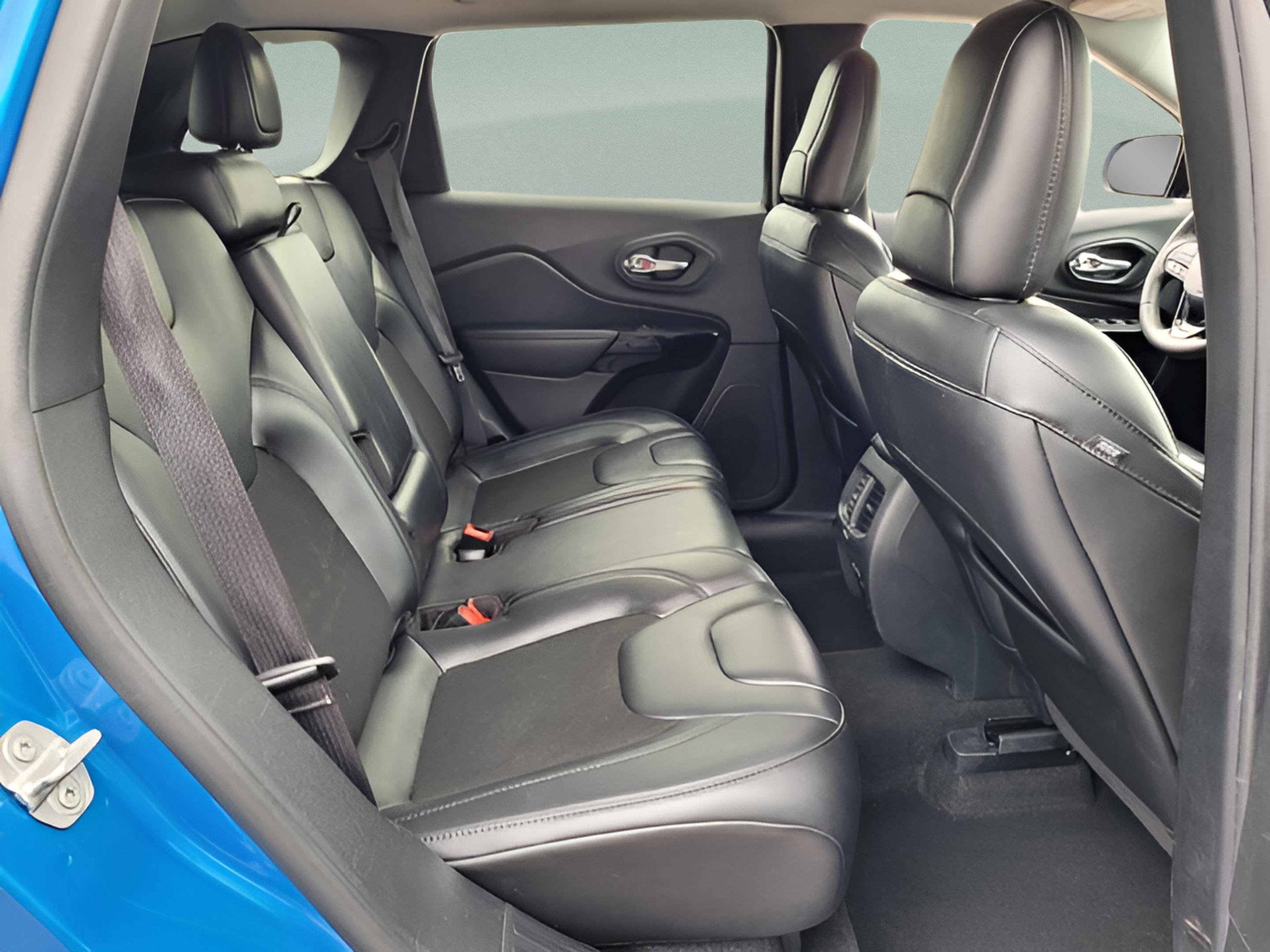 Used 2020 Jeep Cherokee Latitude Plus image 13