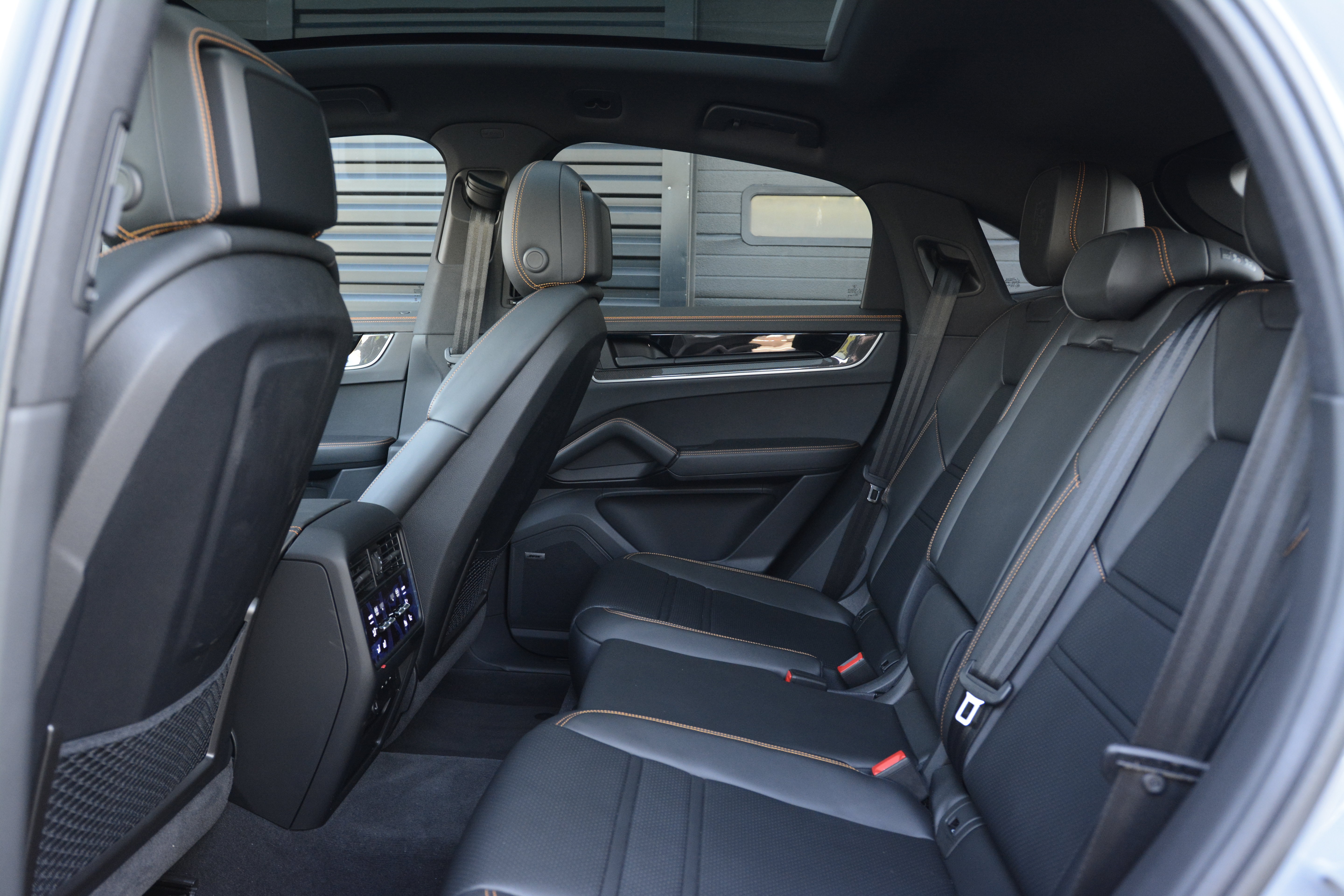 Certified 2025 Porsche Cayenne S AWD/4WD image 31