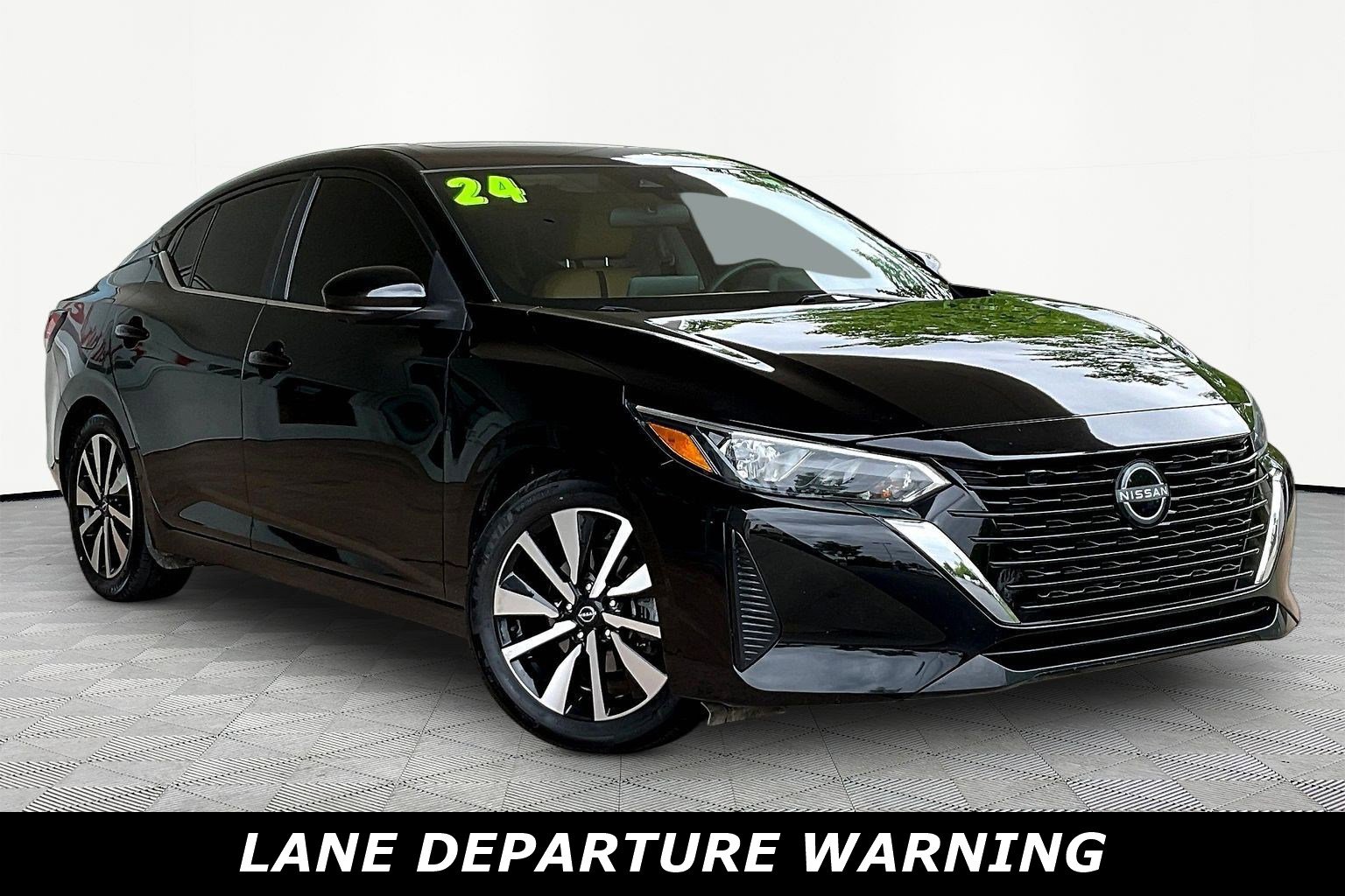Used 2024 Nissan Sentra SV w/ SV Premium Package FWD image 3