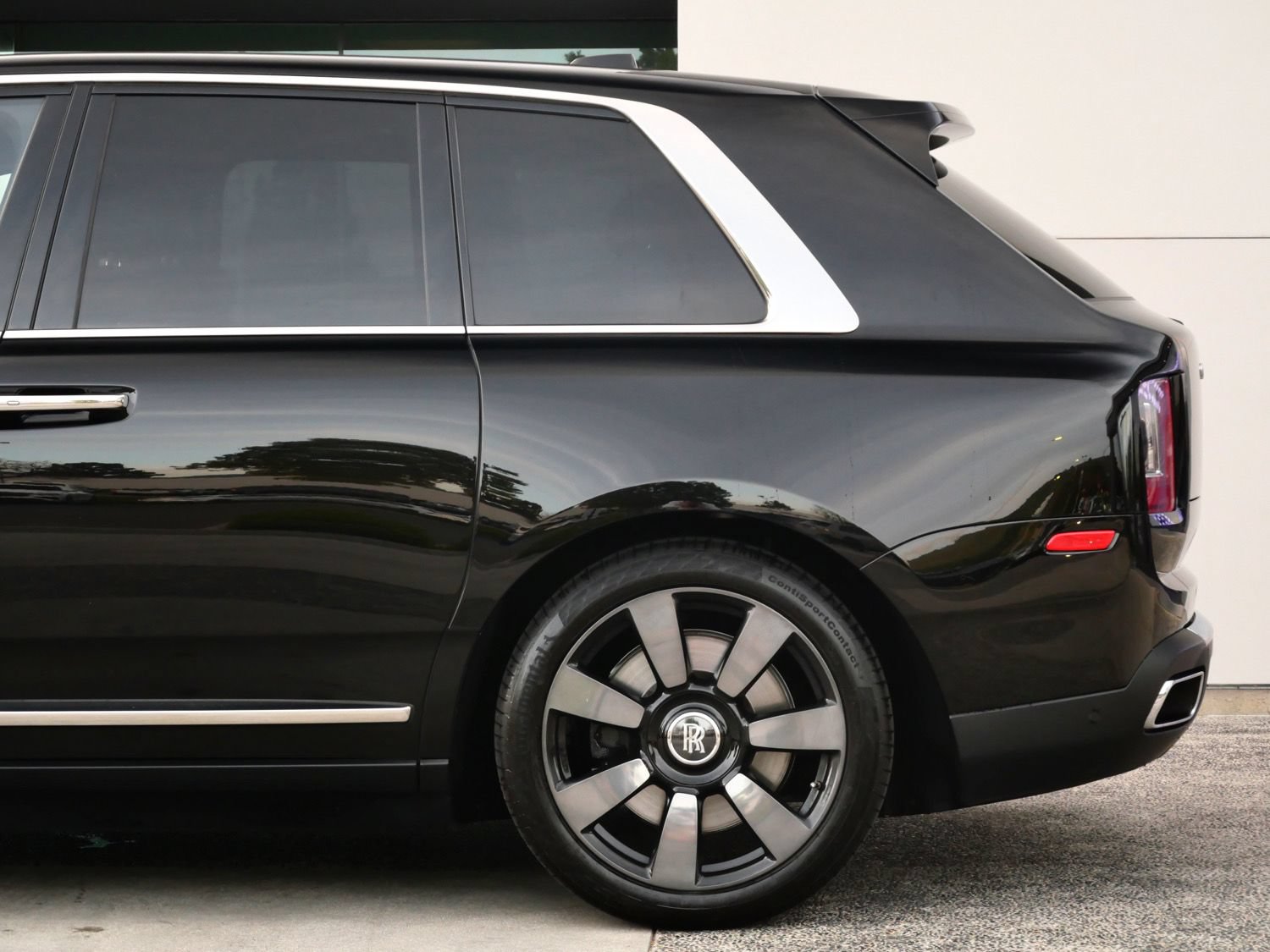 Used 2023 Rolls-Royce Cullinan AWD/4WD image 22