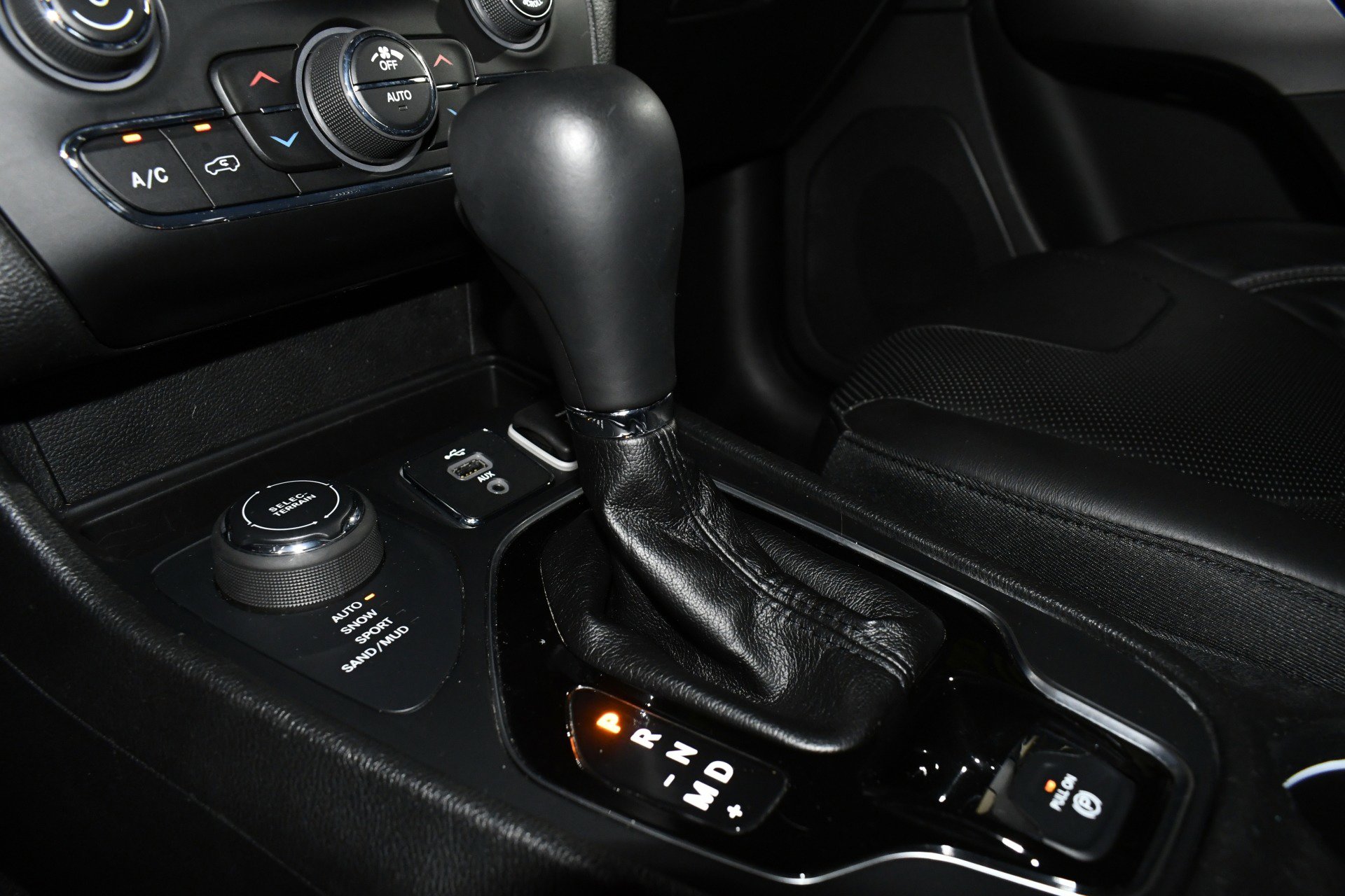 Used 2019 Jeep Cherokee Limited image 39