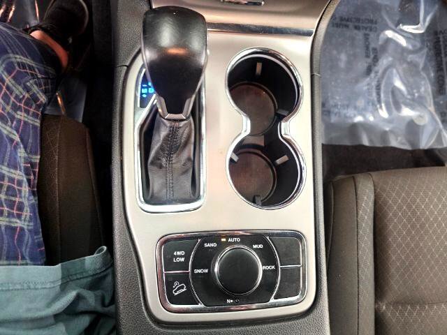 Used 2020 Jeep Grand Cherokee Laredo image 20