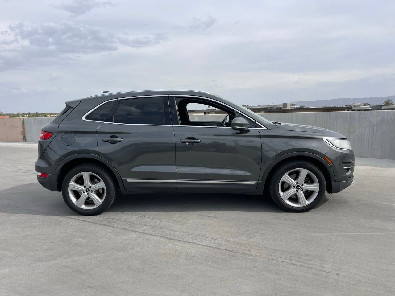 Used 2017 Lincoln MKC Premiere image 3