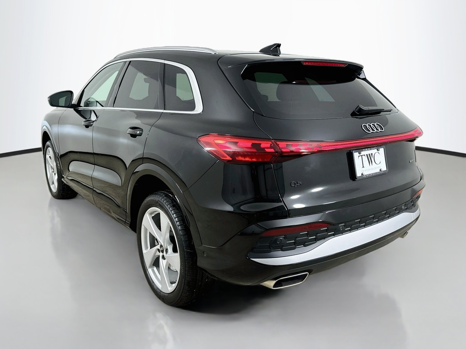 Certified 2025 Audi Q5 Premium AWD/4WD image 7