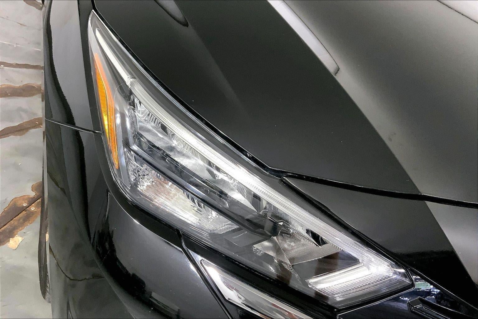 Used 2025 Nissan Versa SV FWD image 27