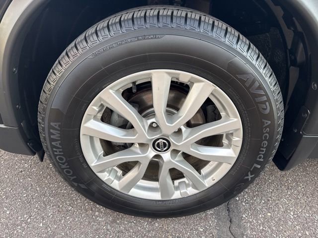 Certified 2020 Nissan Rogue SV image 31