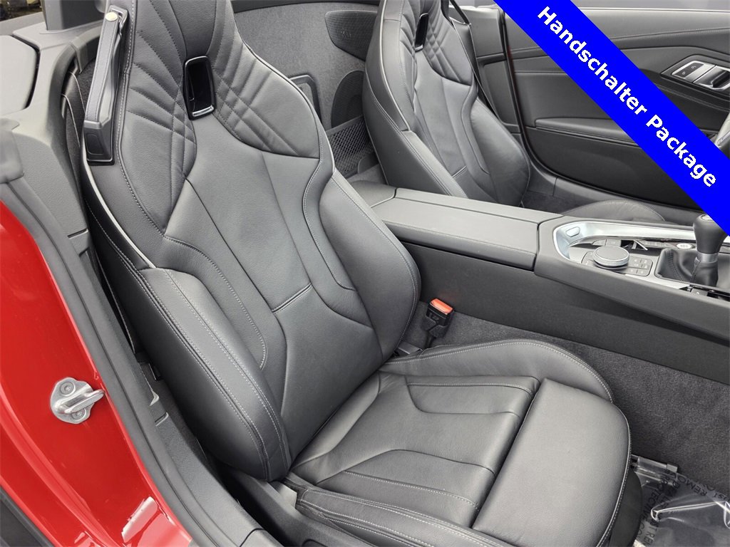 Used 2025 BMW Z4 M40i w/ Edition image 28