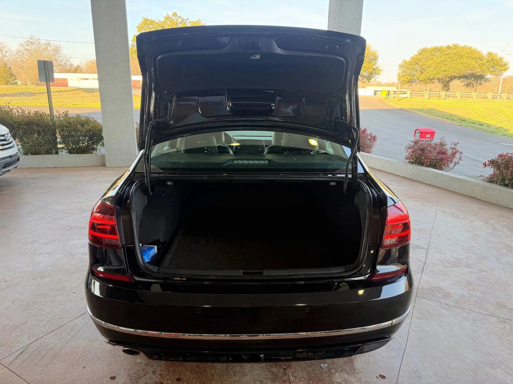 Used 2019 Volkswagen Passat 2.0T SE R-Line image 23