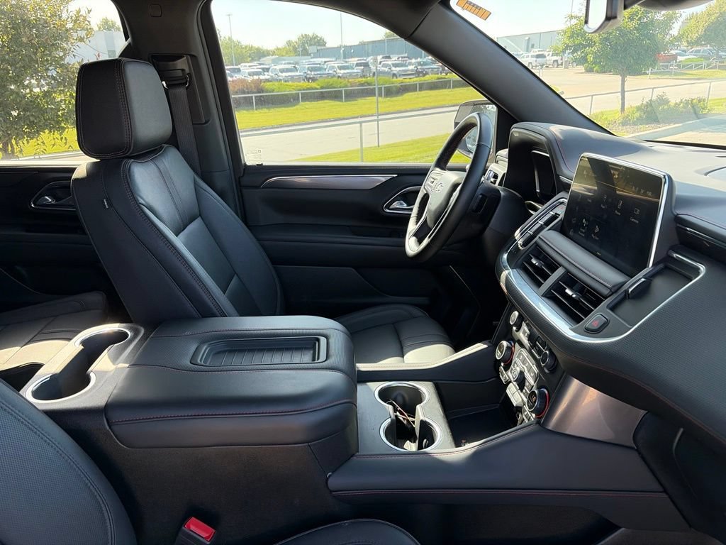 Used 2024 Chevrolet Suburban RST w/ Luxury Package AWD/4WD image 32