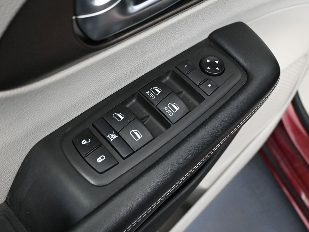 Used 2021 Chrysler Voyager LX image 19