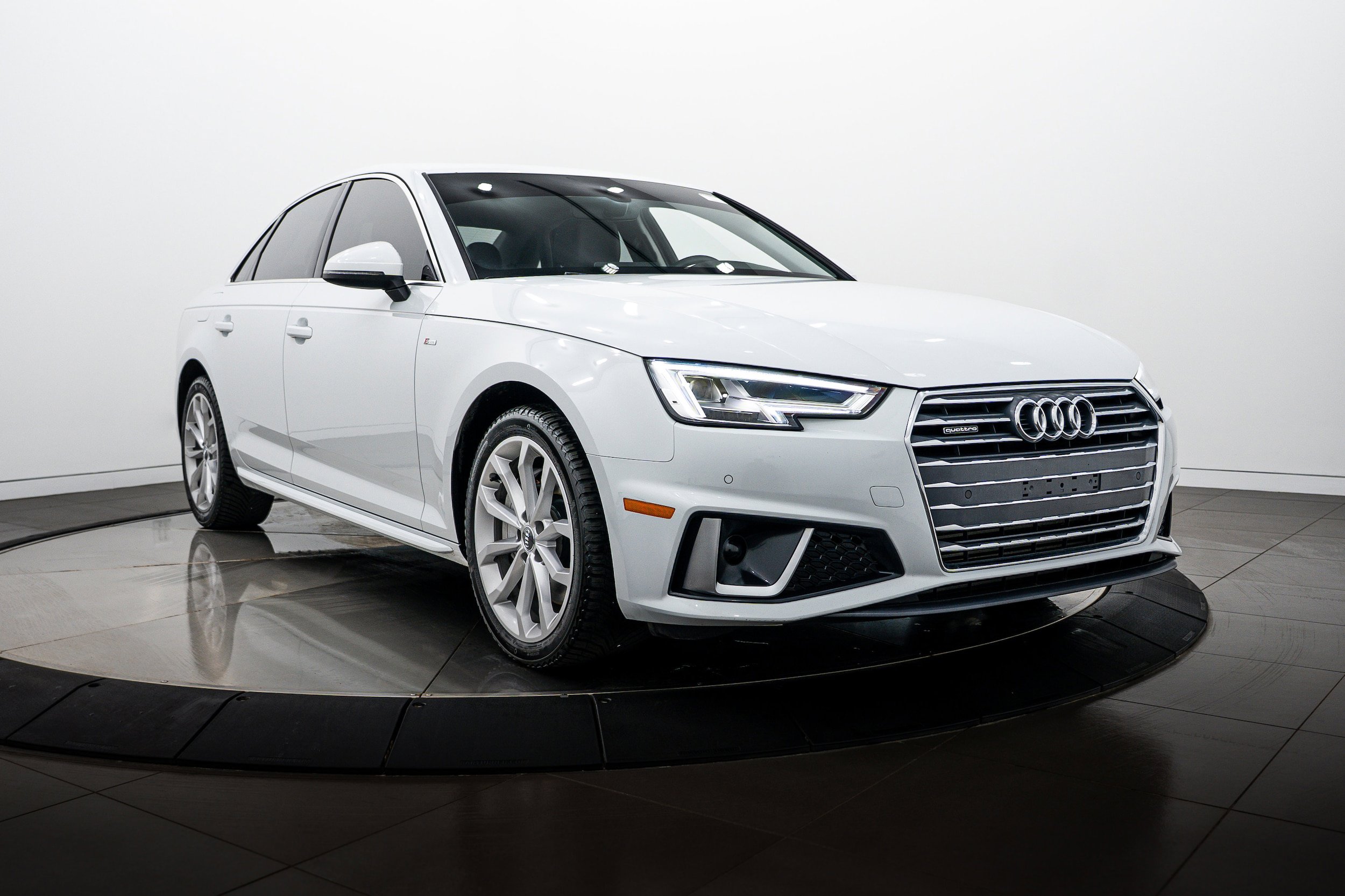 Used 2019 Audi A4 2.0T Premium Plus w/ Premium Plus Package AWD/4WD image 2