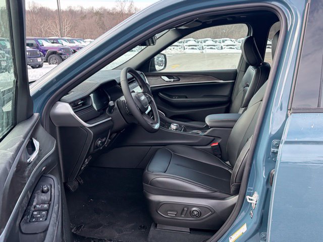 New 2026 Jeep Grand Cherokee Limited w/ Limited Altitude Package AWD/4WD image 16