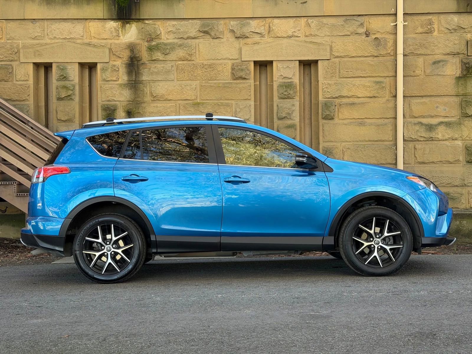 Used 2016 Toyota RAV4 SE FWD image 3