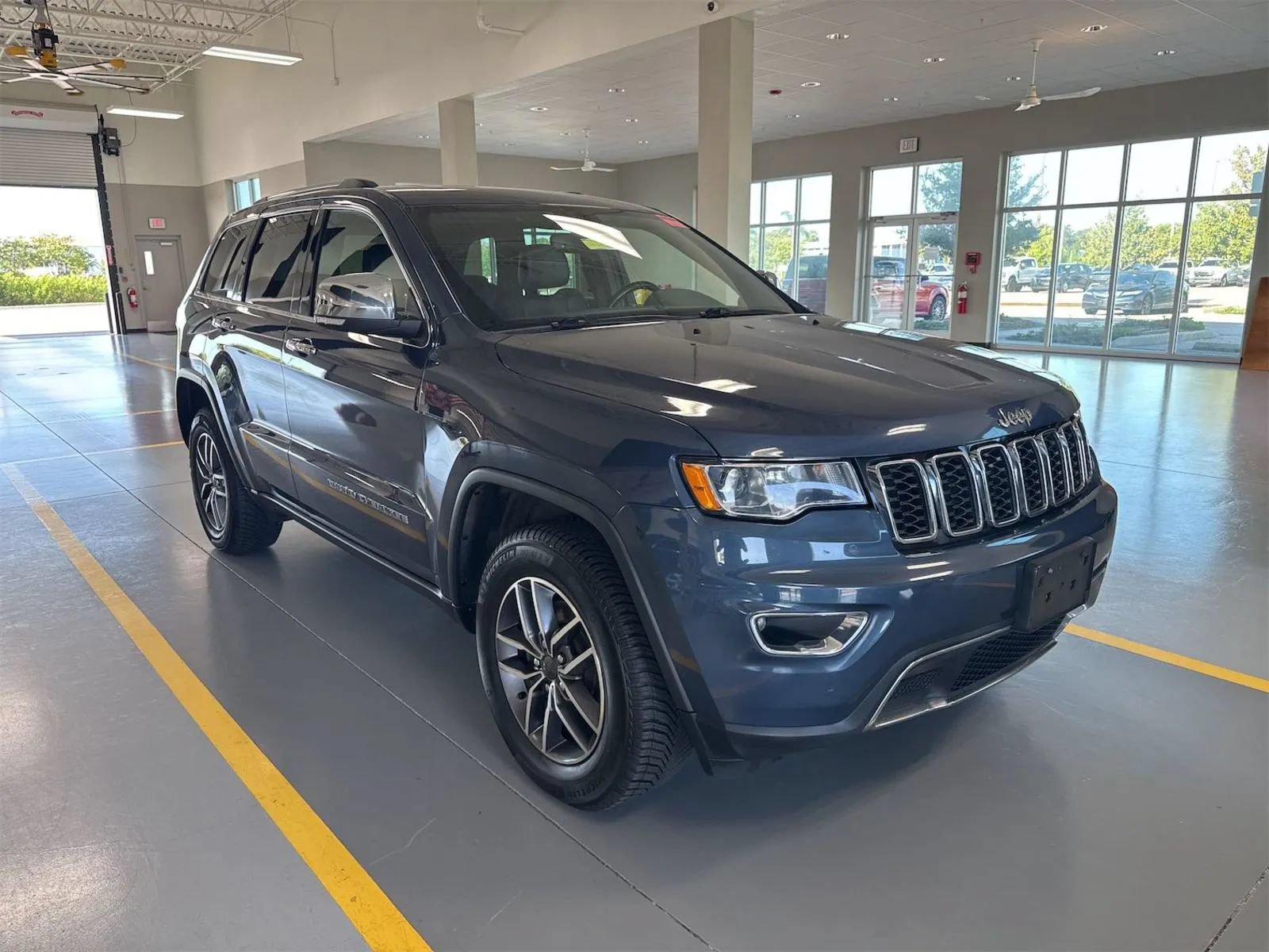Used 2020 Jeep Grand Cherokee Limited w/ Trailer Tow Group IV AWD/4WD image 2