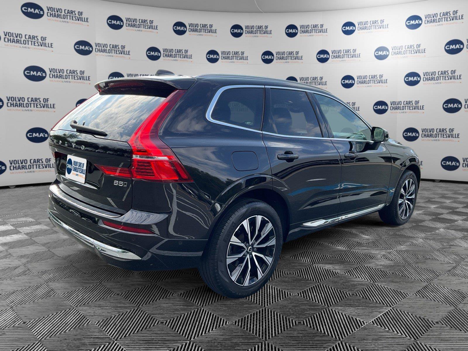 Used 2023 Volvo XC60 B5 Plus AWD/4WD image 5