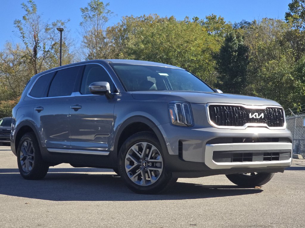 Used 2024 Kia Telluride LX FWD image 1