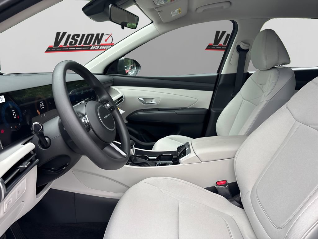 Used 2025 Hyundai Tucson SE image 9