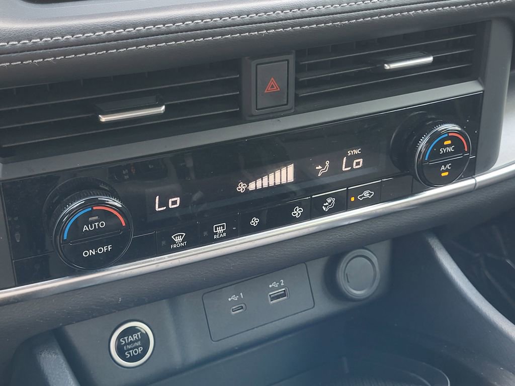 Used 2023 Nissan Rogue SV image 17