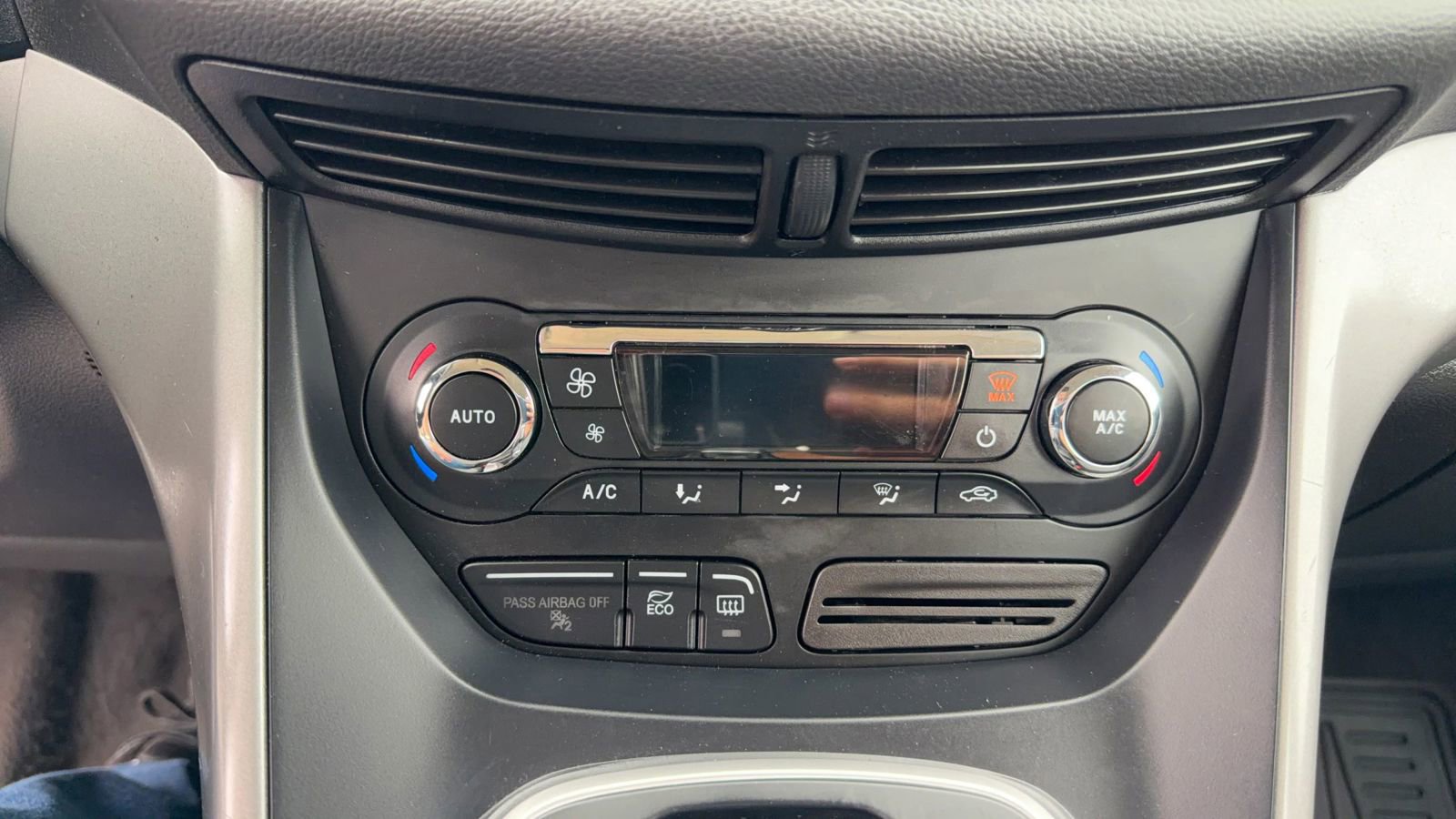 Used 2016 Ford C-MAX SE w/ Interior Protection Package image 24