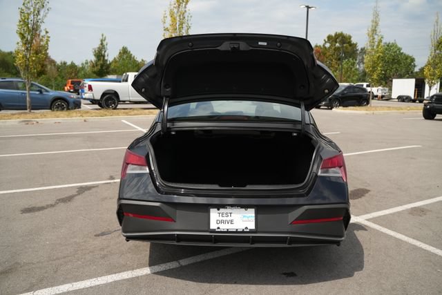 Used 2025 Hyundai Elantra Sport FWD image 17