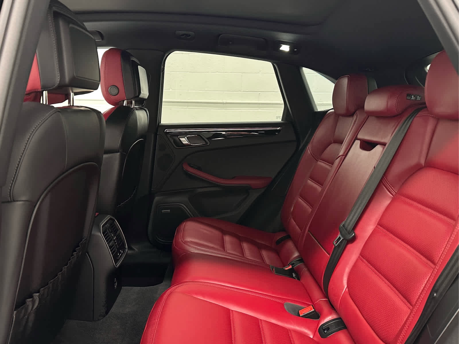 Used 2024 Porsche Macan S image 15