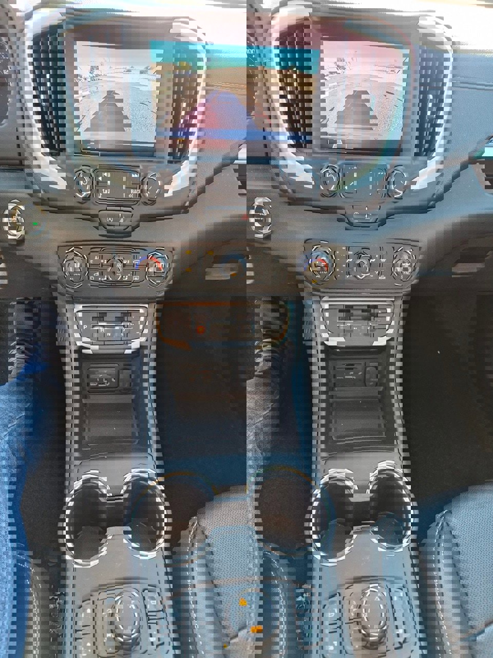 Used 2024 GMC Terrain SLT image 23