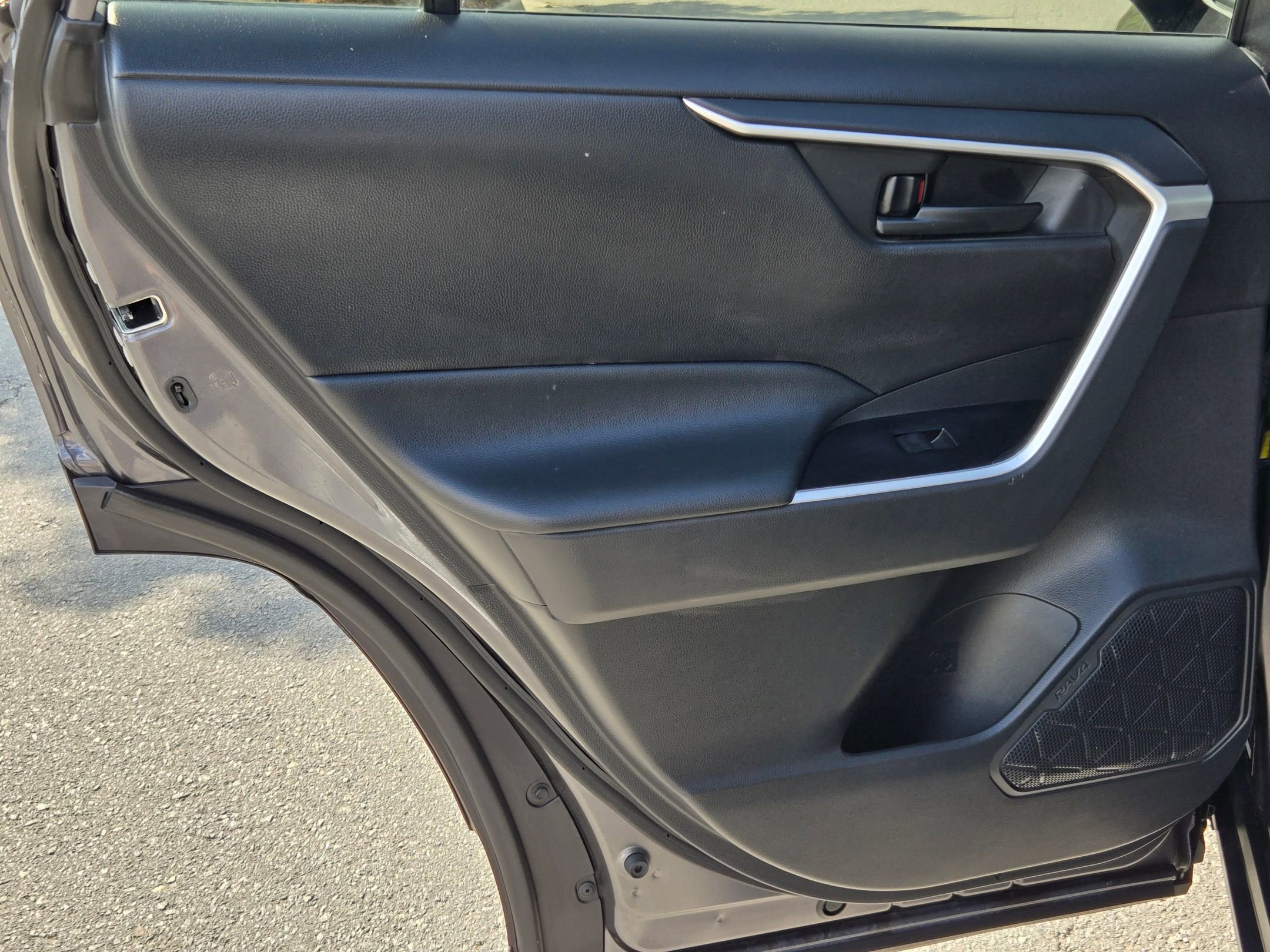 Used 2021 Toyota RAV4 LE image 33