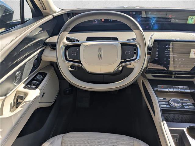 Used 2025 Lincoln Nautilus Reserve image 12