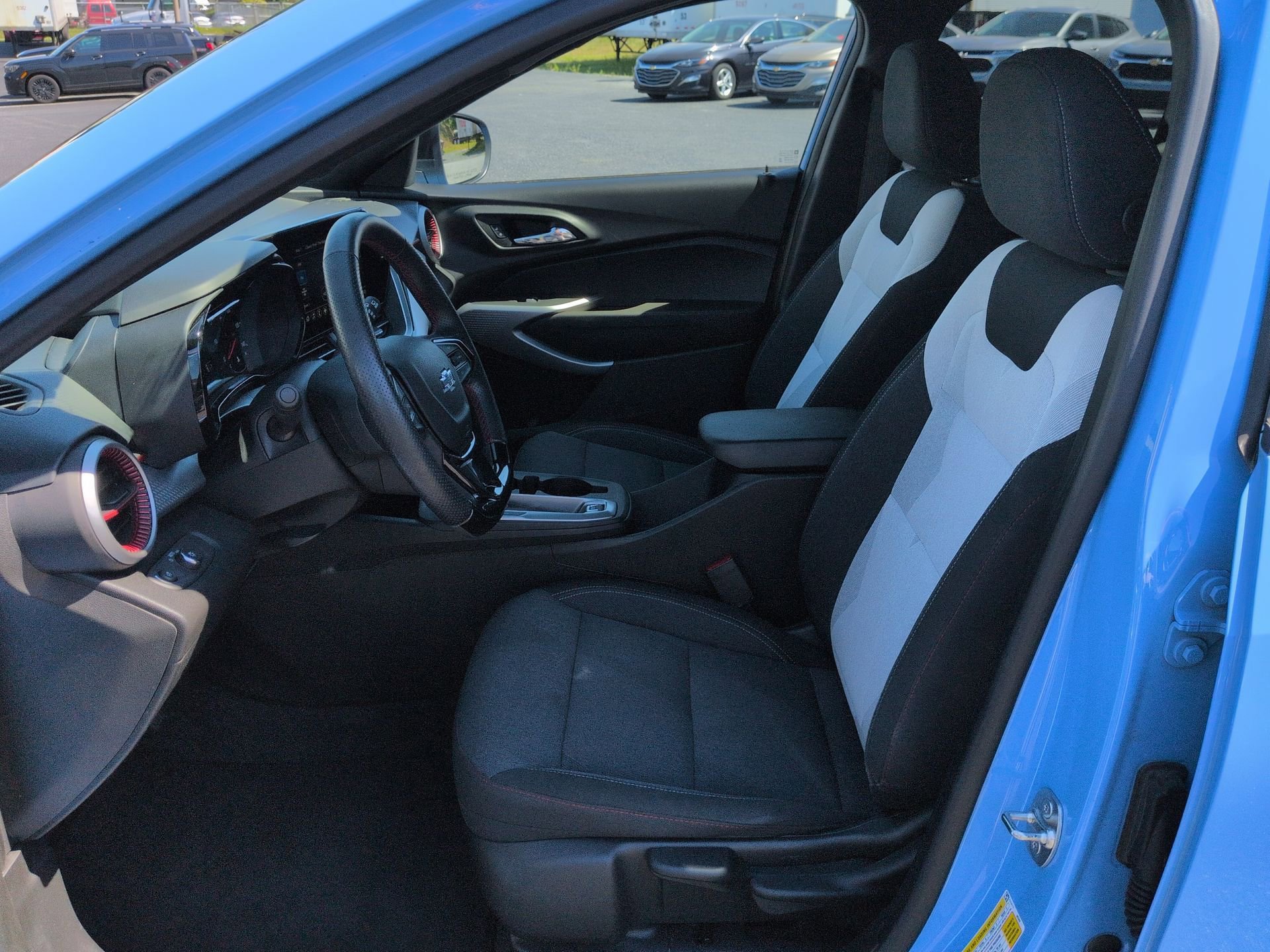 Certified 2024 Chevrolet Trax RS FWD image 18