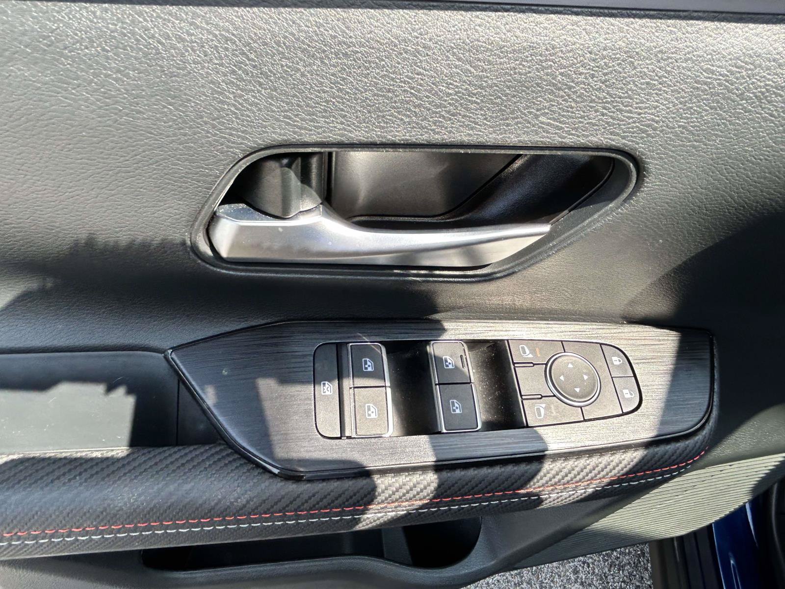 Used 2025 Nissan Kicks SR w/ SR Premium Package FWD image 13