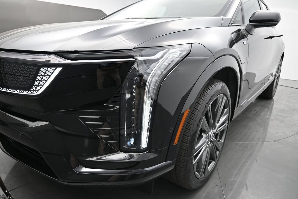 Used 2025 Cadillac Optiq Sport 2 AWD/4WD image 38