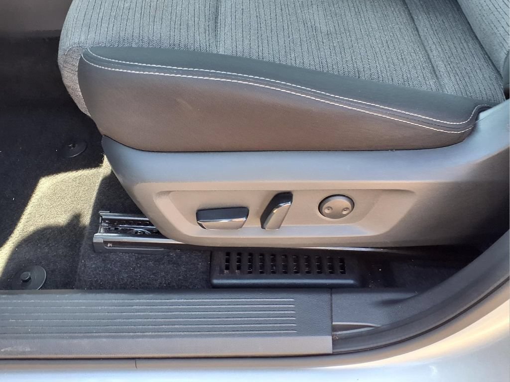 Used 2023 Nissan Rogue SV FWD image 21