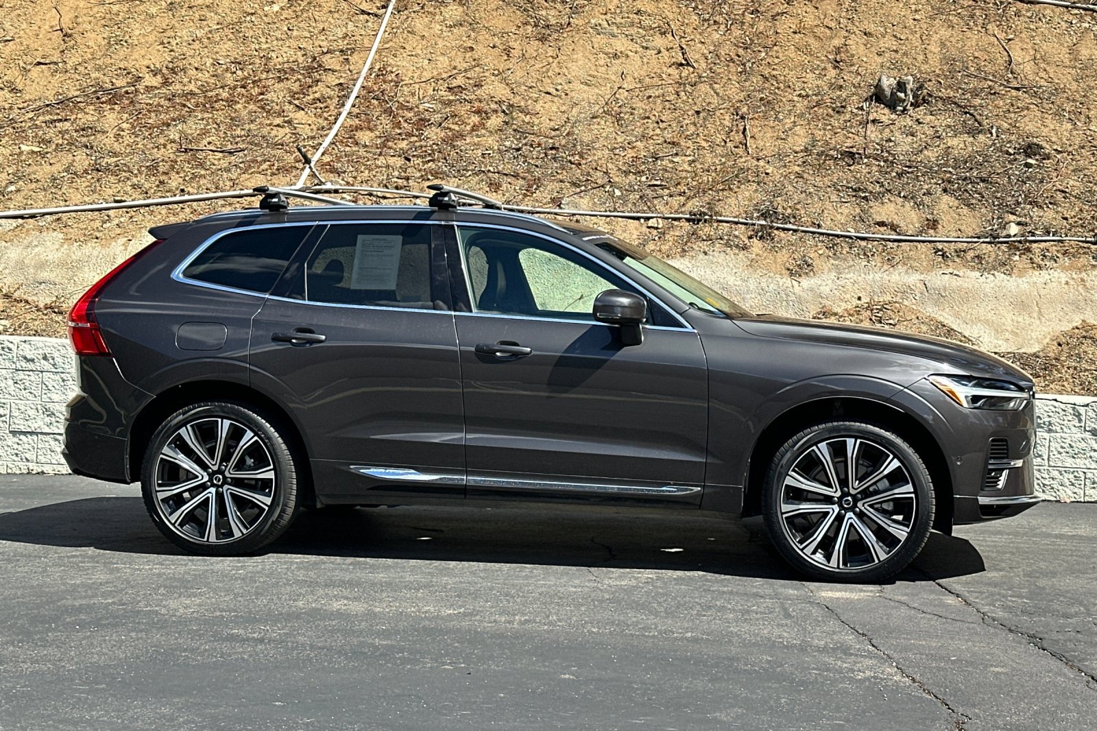 Certified 2023 Volvo XC60 T8 Ultimate AWD/4WD image 3