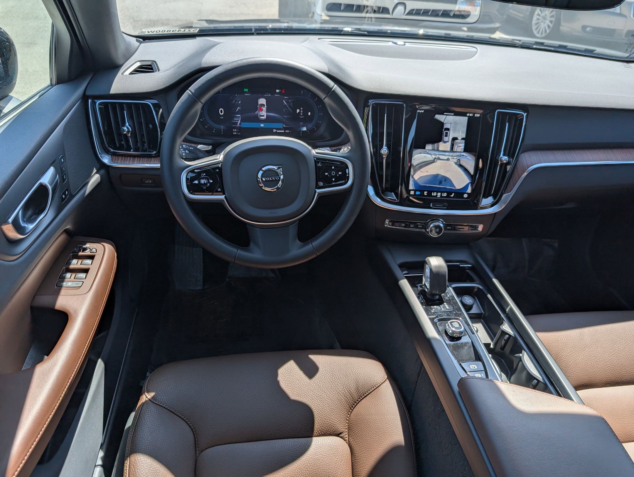 Used 2025 Volvo V60 B5 Cross Country Plus image 26