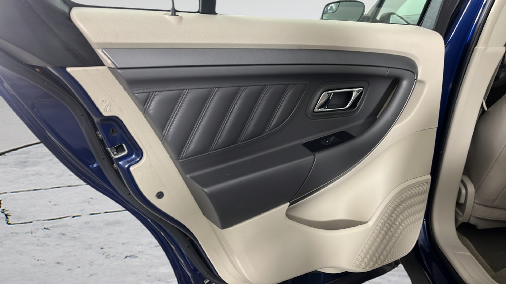 Used 2012 Ford Taurus SEL FWD image 11